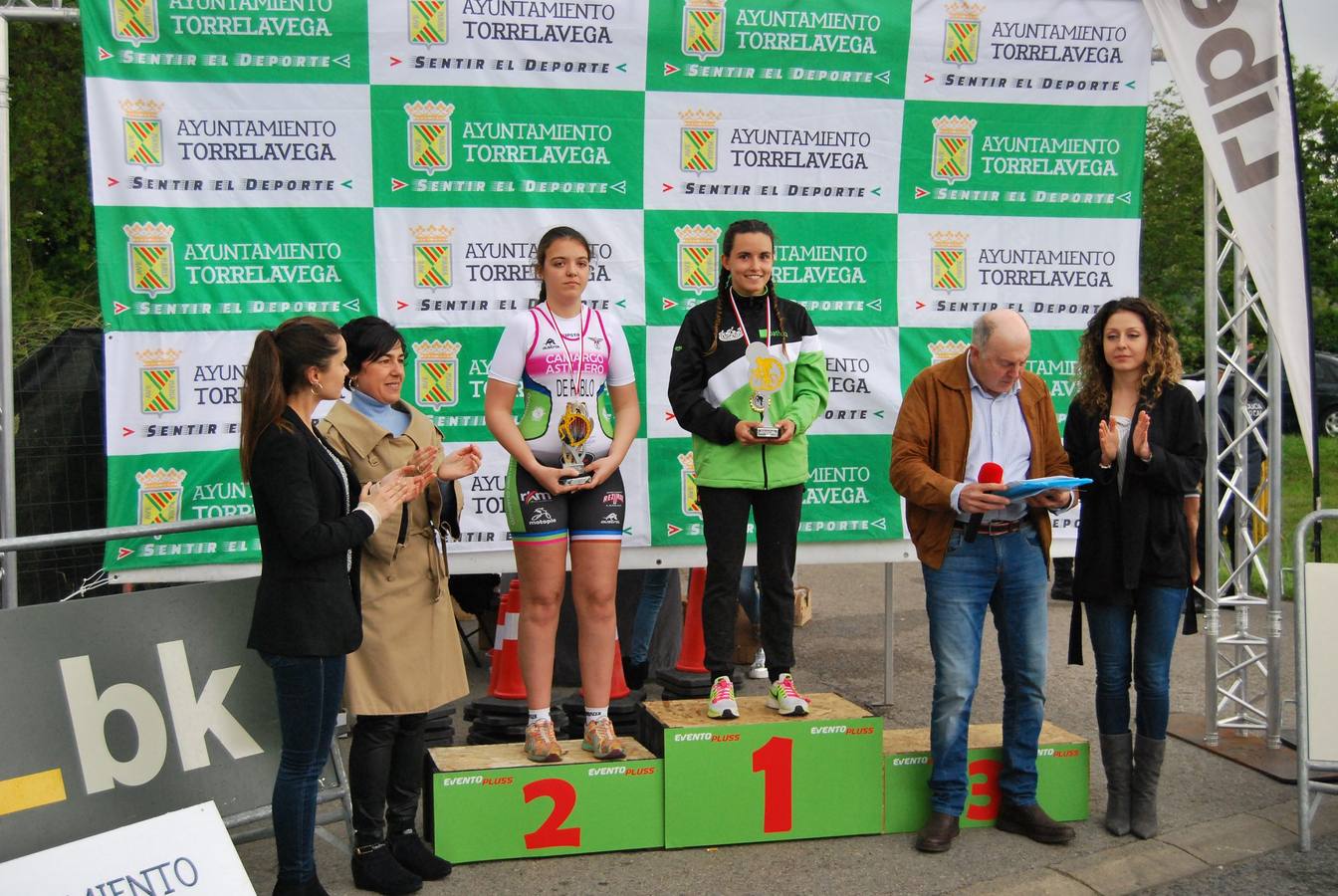 Imagen secundaria 1 - Arriba, podio sub 23 masculino. Abajo, los podios junior masculino y femenino.