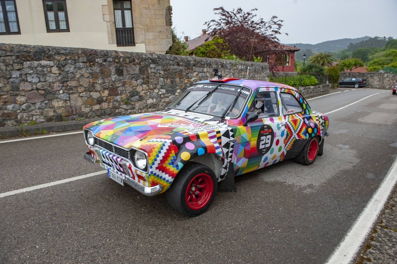 Decoración espectacular del Ford Escort de Carlos Crespo y C arlos Velasco.