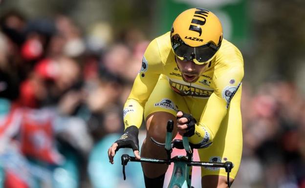 Roglic en una de las etapas del Tour de Romandía en el que se proclamó campeón.