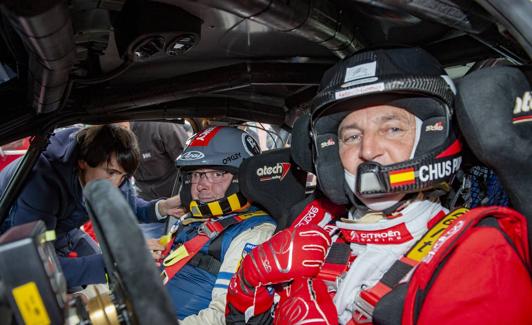 Puras, antes de salir a la Súper Especial, con el redactor de El Diario, Félix Ortiz.