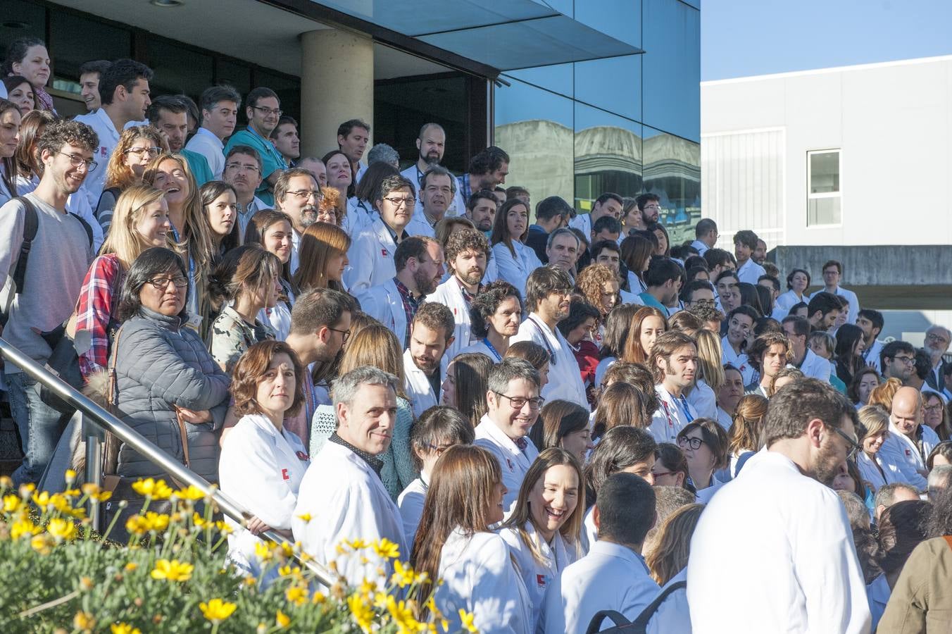 Fotos: Masivo seguimiento de la huelga de médicos en Cantabria