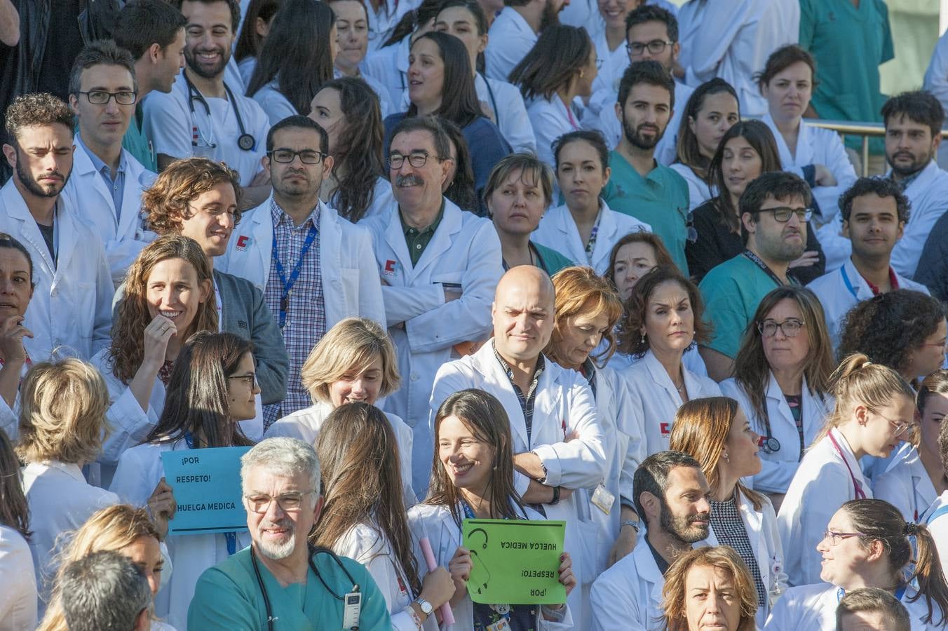 Fotos: Masivo seguimiento de la huelga de médicos en Cantabria