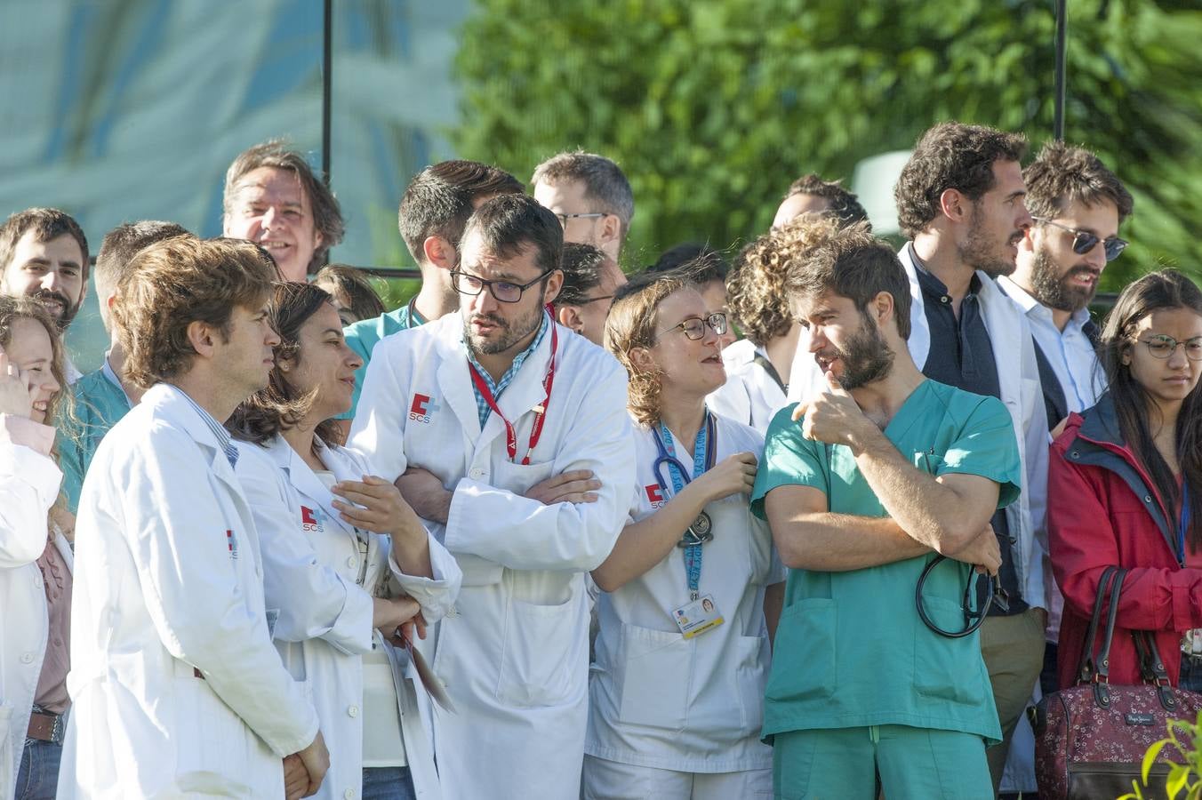 Fotos: Masivo seguimiento de la huelga de médicos en Cantabria