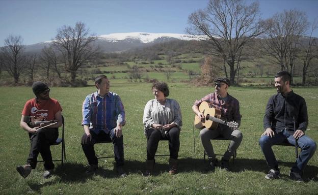 El grupo, nacido en 2015, está compuesto por figuras de la música tradicional cántabra