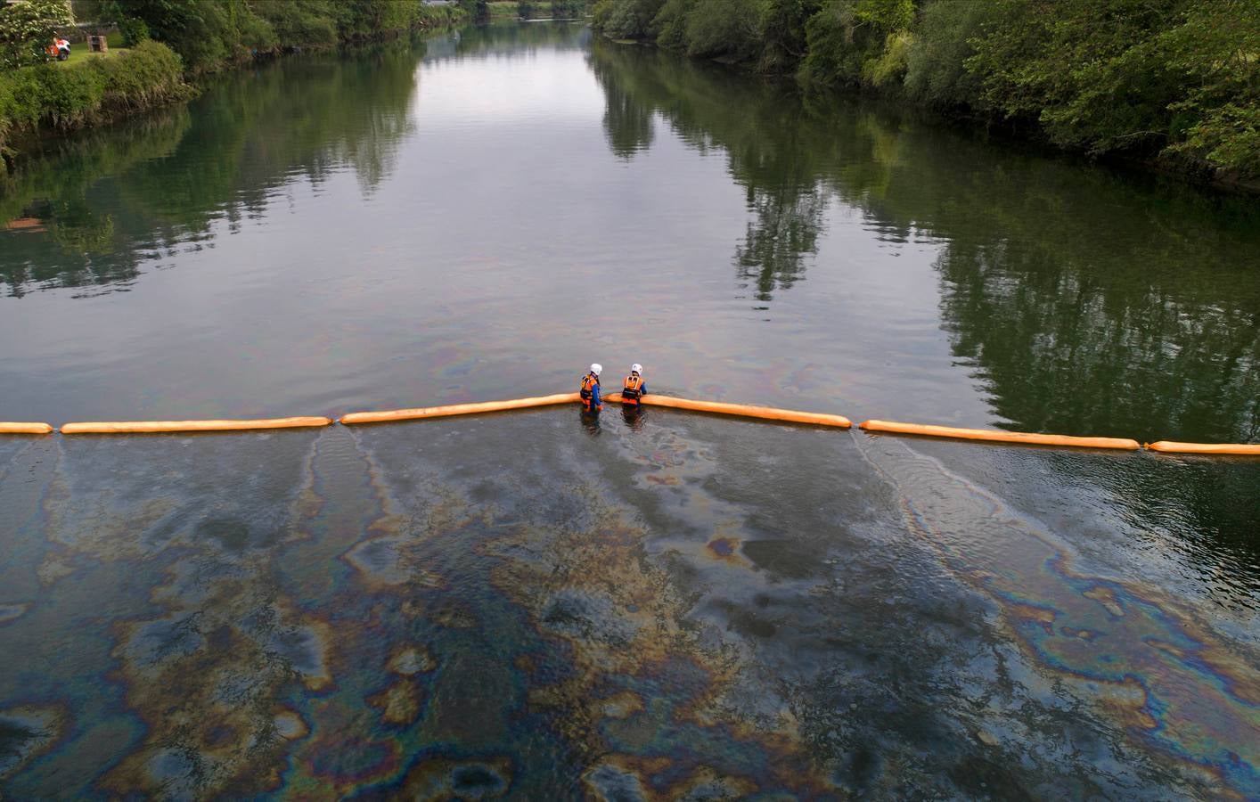 Vertido de fuel en el río Deva (mayo 2017).