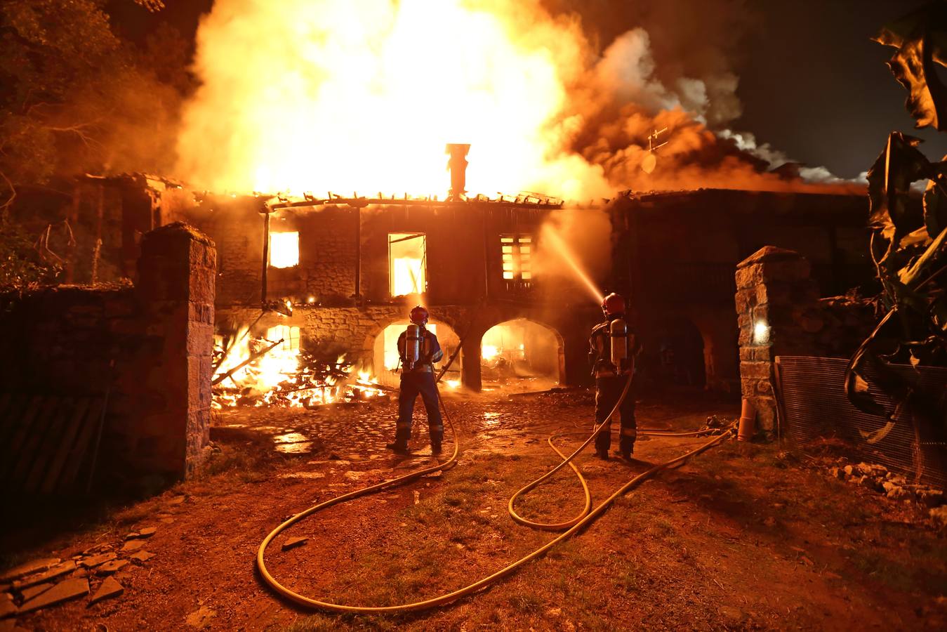 Incendio de casonas en Pumalverde (septiembre 2014).