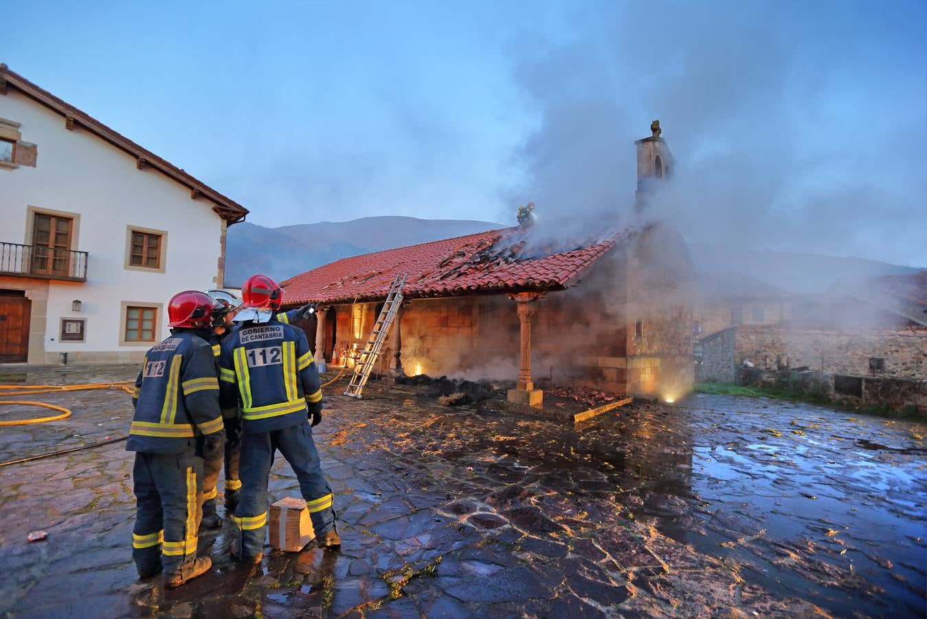 Incendio en la iglesia de Barcenillas (enero 2013).