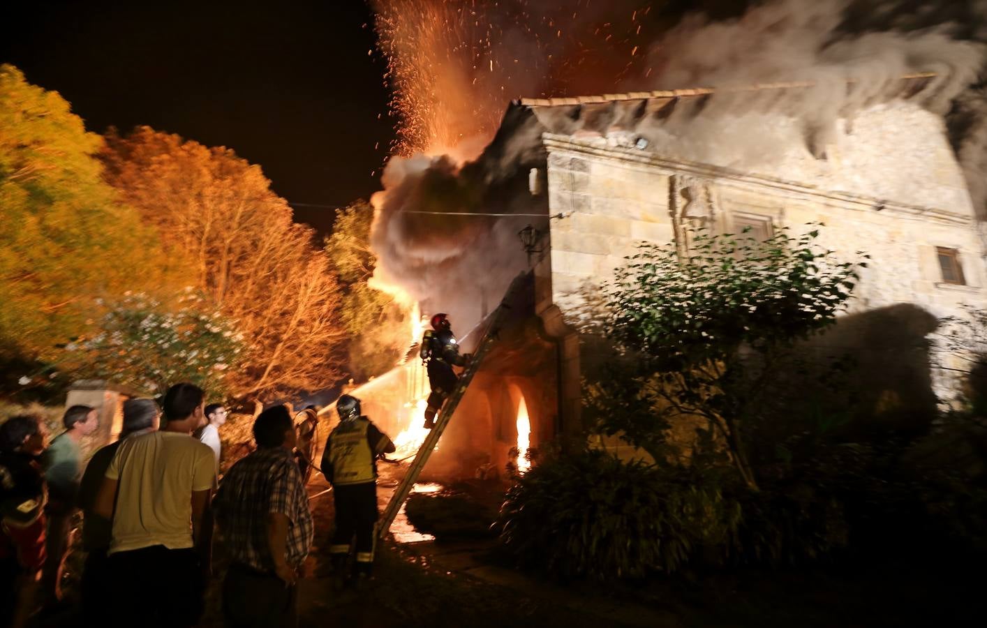 Incendio de las casonas de Pumalverde (septiembre 2014).