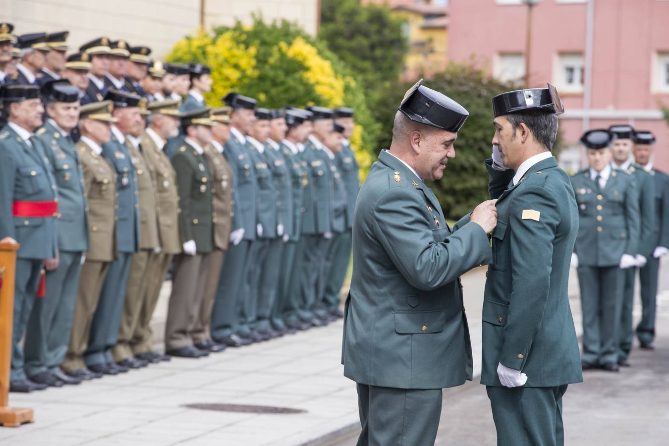 La Guardia Civil de Cantabria ha celebrado este jueves un acto institucional para conmemorar el 175 aniversario de su fundación, en el que se ha condecorado a 20 sargentos, cabos y guardias, y que ha concluido con una exposición de las unidades del Instituto Armado