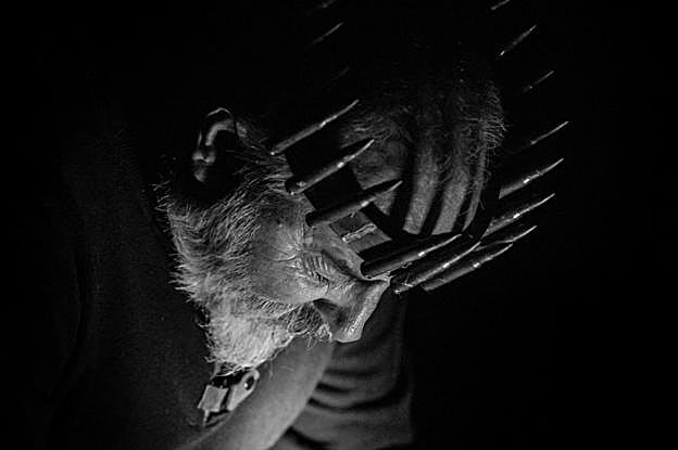 Paco Ventura interpreta al rey Ricardo III en El Café de las Artes.