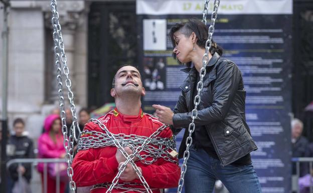 Raúl Alegría volvió a superar el reto, se libró de ataduras y candados, sorteó el fuego y saltó al vacío.