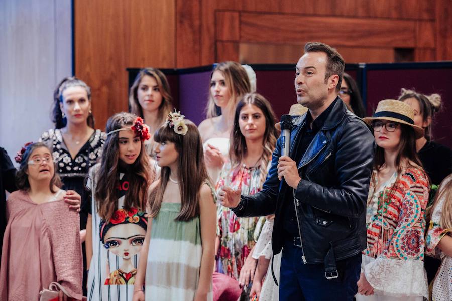 El desfile reunió tendencias para todas las edades y contó diseño nupcial del diseñador Ángel Palazuelos como broche final