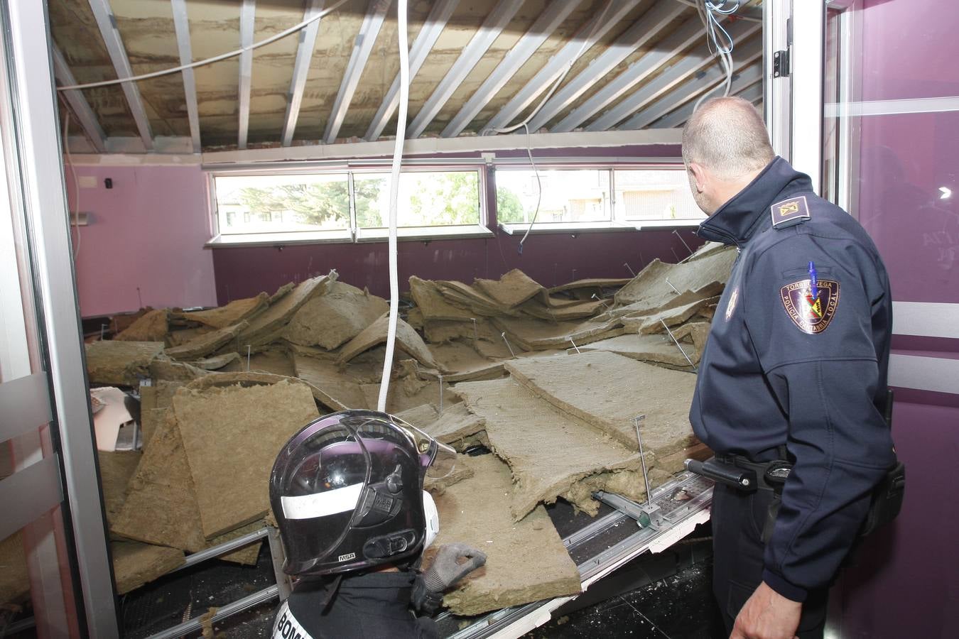 Cuatro mujeres han resultado heridas leves y el edificio se ha cerrado hasta evaluar el resto de dependencias