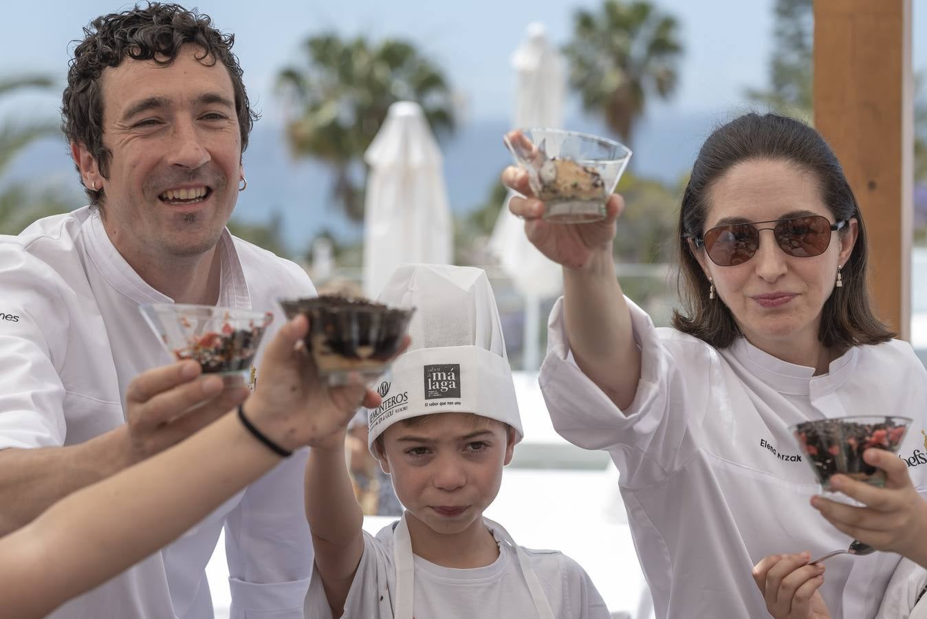 Veintisiete chefs con estrella Michelin cocinan juntos en un evento por la infancia