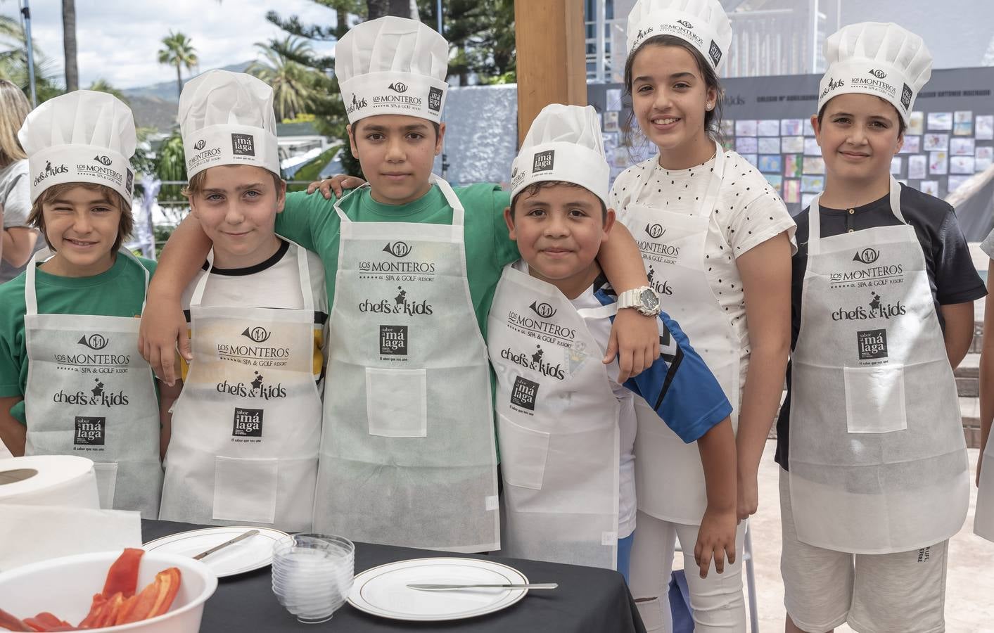 Veintisiete chefs con estrella Michelin cocinan juntos en un evento por la infancia