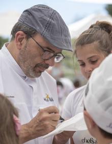 Imagen secundaria 2 - Entre los cocineros participantes estaba el cántabro Jesús Sánchez.