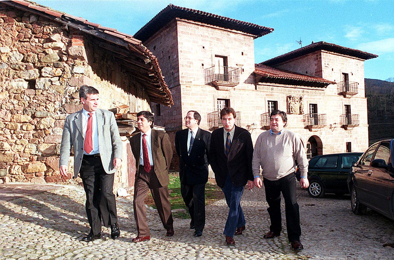 Rafael de la Sierra, Julio Neira, Jose Ramón Saiz, Francisco Rodríguez y Martín Berriolope, en Carmona, en 1997.