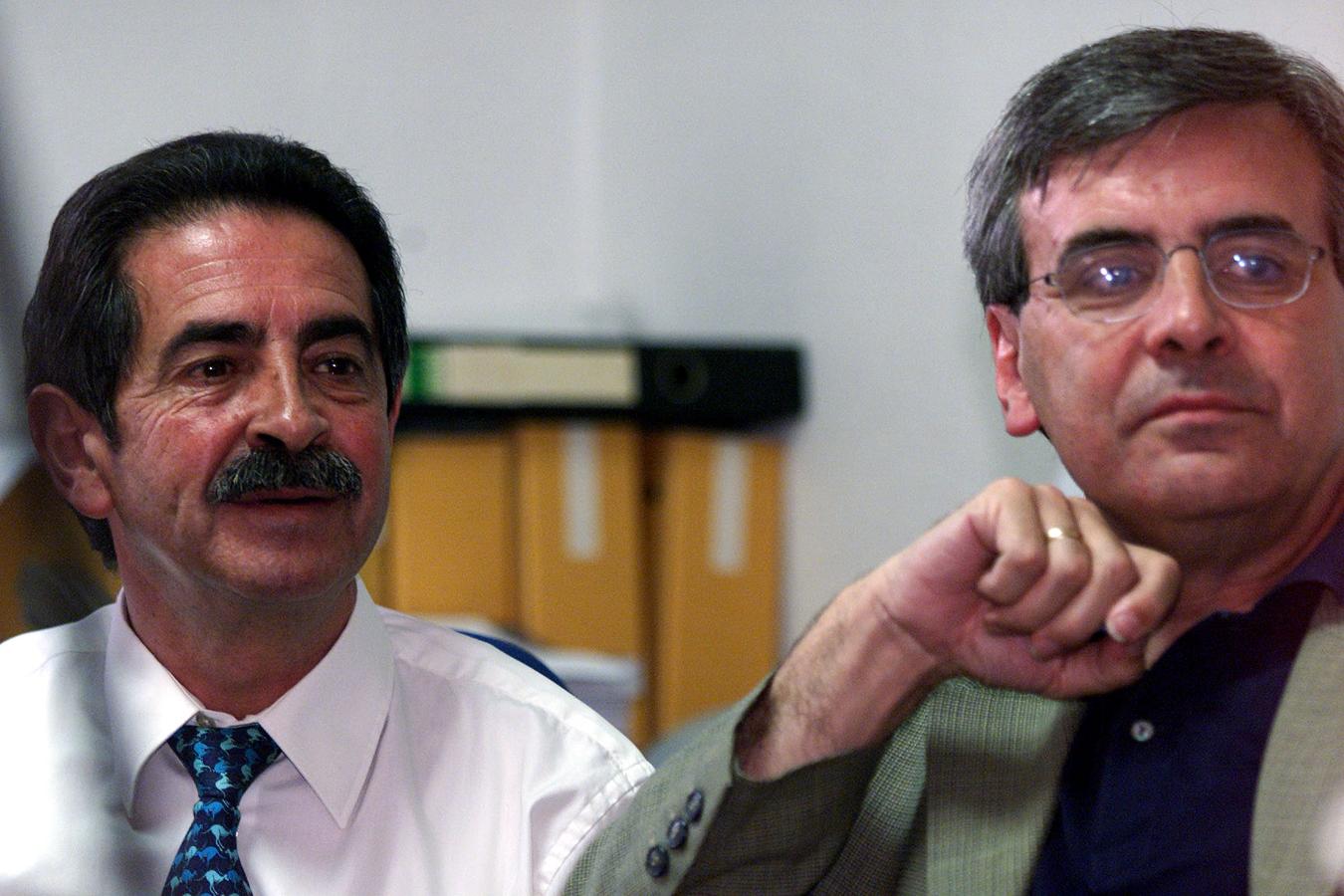 Revilla y De la Sierra, inseparables, esperando los resultados electorales en mayo de 2003