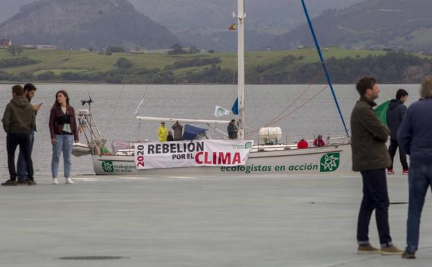 Imagen principal - Los jóvenes marchan por el planeta