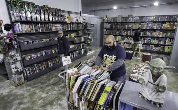 Imagen de Nexus-4, librería santanderina especializada en el mundo del cómic. :: roberto ruiz