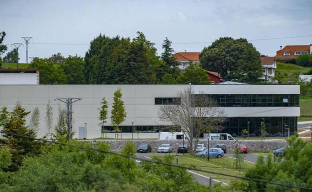 Instalaciones de Cantabria Labs en Villaescusa, ayer por la mañana. 