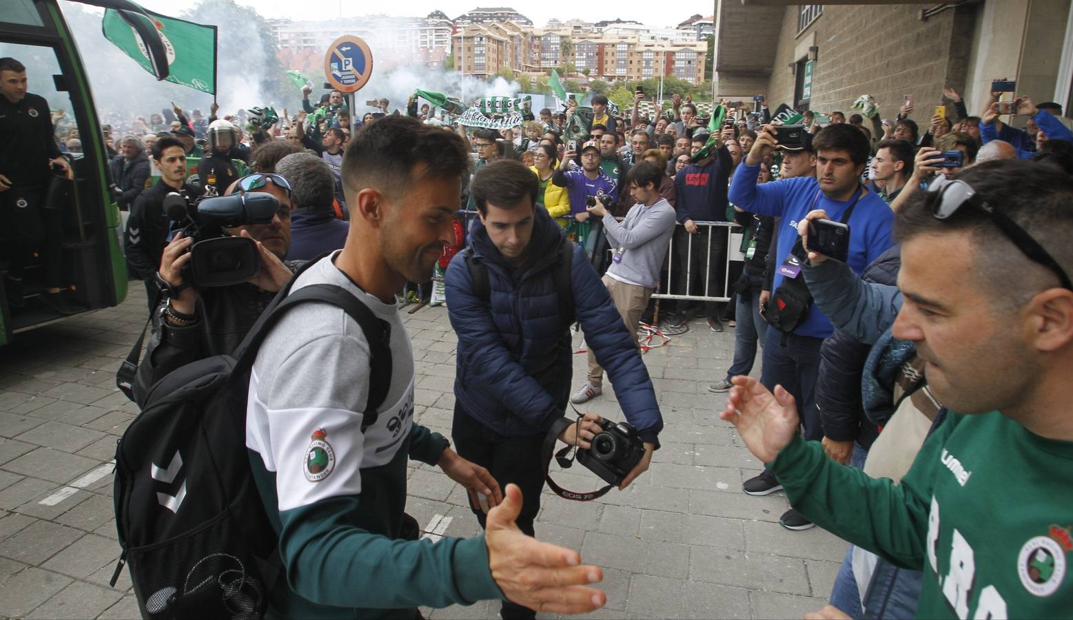 Fotos: Impresionante recibimiento a los jugadores racinguistas