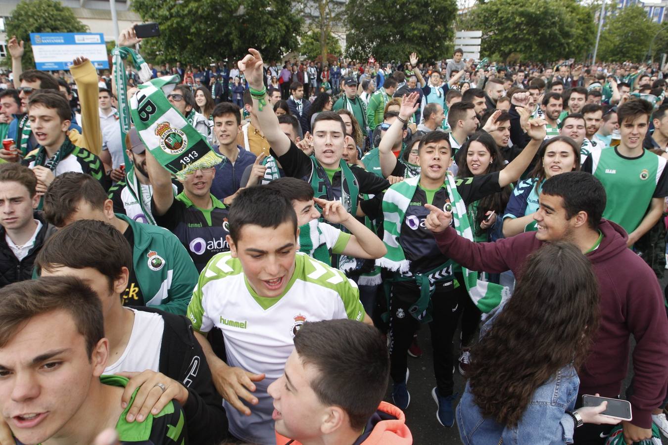 Fotos: Impresionante recibimiento a los jugadores racinguistas