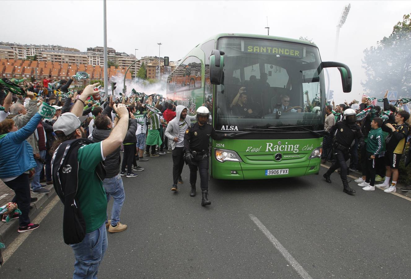 Fotos: Impresionante recibimiento a los jugadores racinguistas