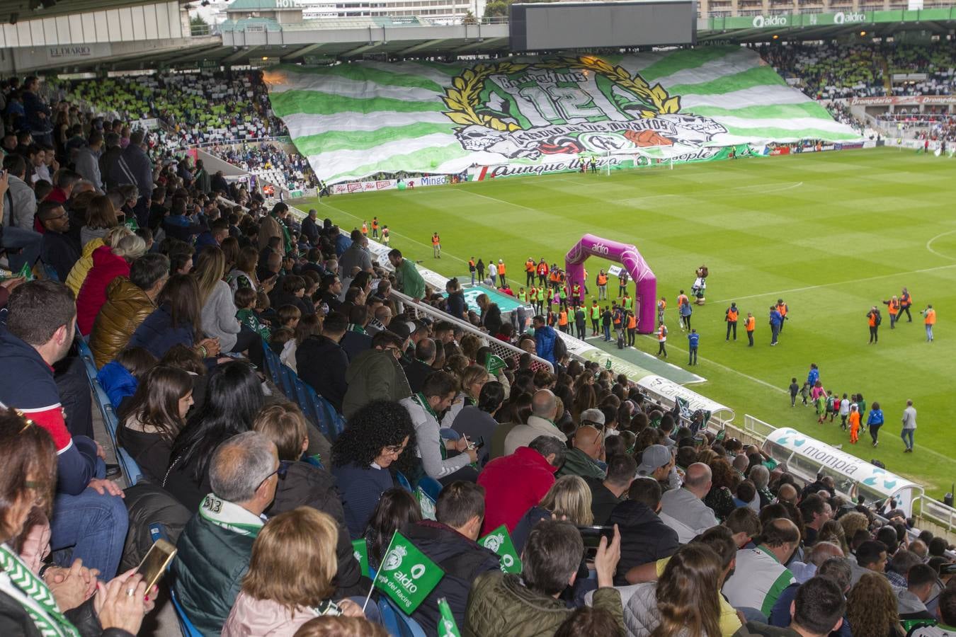 Fotos: El Racing no pasa del empate a cero ante el Baleares