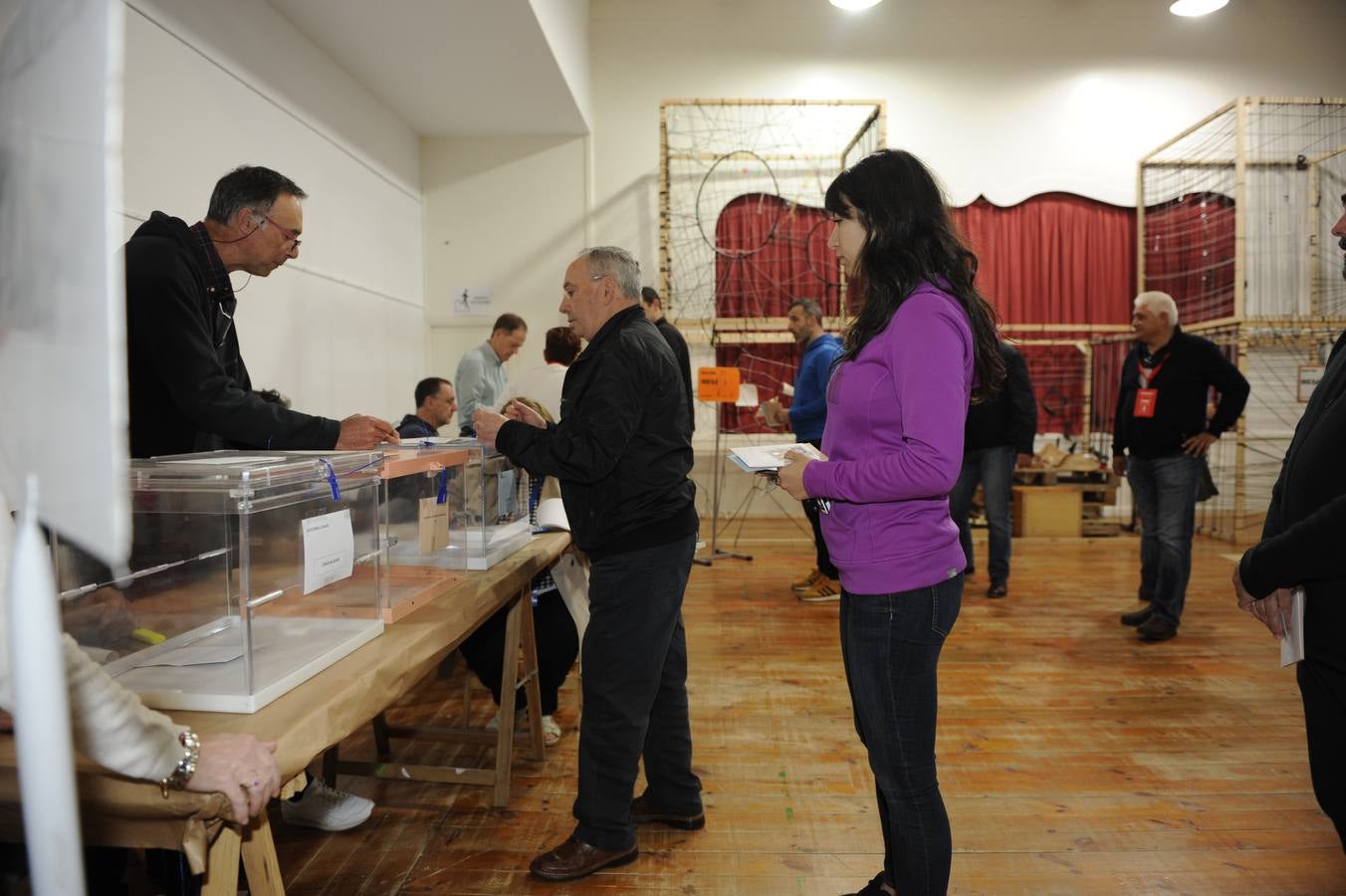 Más de medio millón de cántabros están llamados este domingo a votar en los comicios europeos, autonómicos y municipales, en la segunda jornada electoral en un mes, tras las generales del 28 de abril 