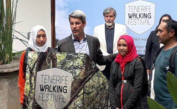 Cerca de 200 deportistas de 12 nacionalidades participan en la V edición del Festival de Senderismo de Tenerife (TWF), que presenta la novedad de la presencia de dos chicas alpinistas de Hushé (Pakistán) integrantes del Proyecto 'Chicas en la cumbre'.