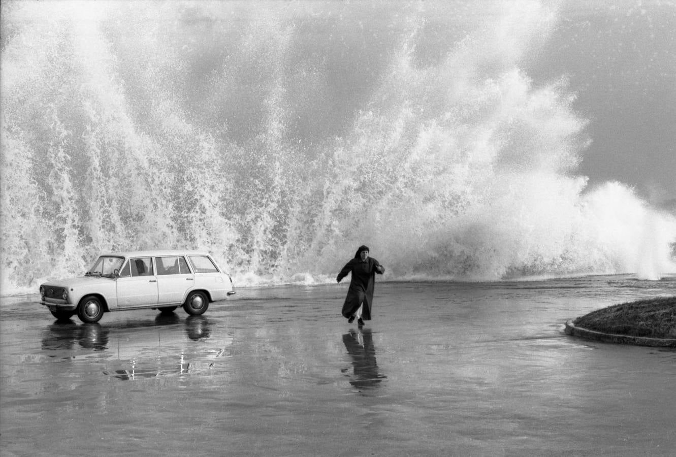 Temporal en el Cantábrico. Avenida Manuel García Lago, 1973. Fondo Joaquín y José Luis Araúna, Centro de Documentación de la Imagen de Santander, CDIS, Ayuntamiento de Santander.