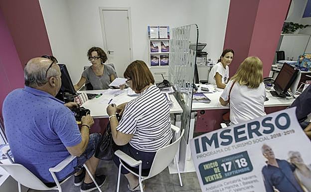 Suspendida cautelarmente la contratación de los viajes del Imserso para las dos próximas temporadas