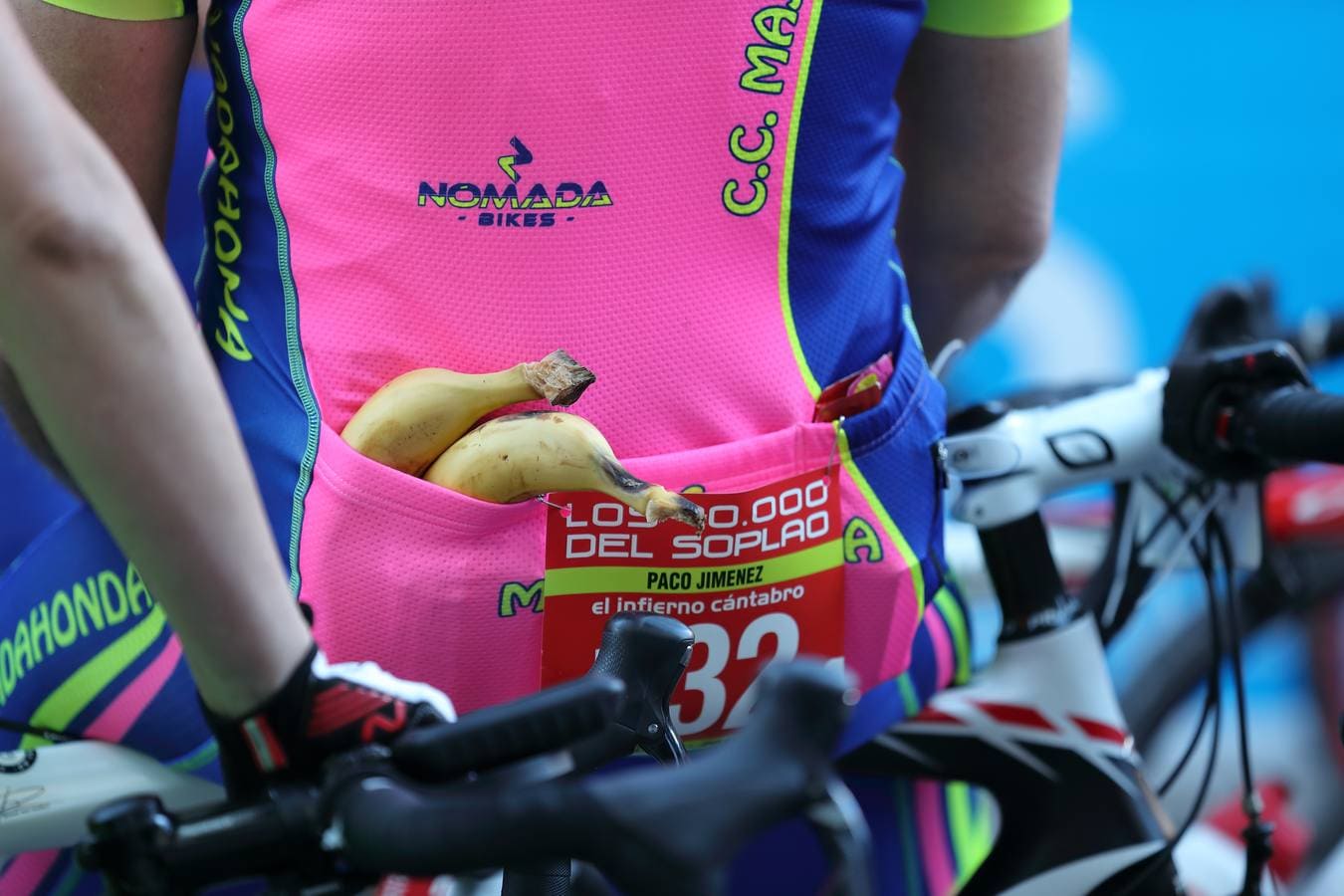 La prueba de ciclismo en carretera ha partido esta mañana de Cabezón, en una jornada donde los ciclistas tendrán que soportar elevadas temperaturas