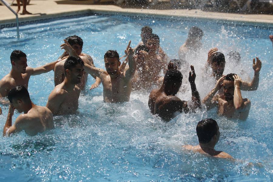 Fotos: Así celebran los jugadores del Racing y el equipo técnico el ascenso a Segunda División