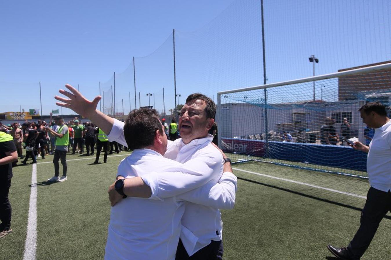 Fotos: Así celebran los jugadores del Racing y el equipo técnico el ascenso a Segunda División