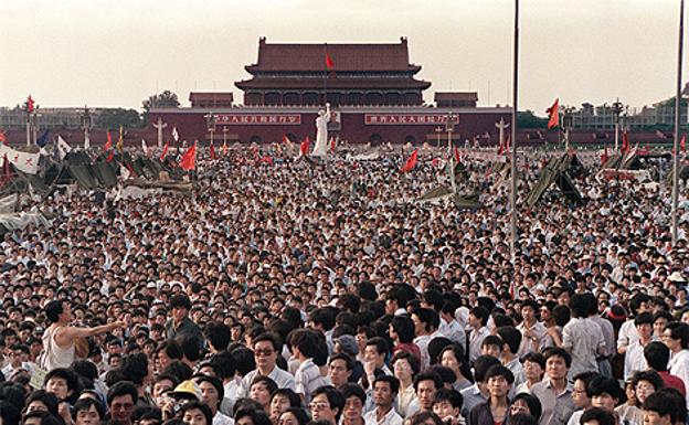 Foto de archivo de una manifestación en la Plaza de Tiananmen, en Pekín, para exigir democracia en 1989. 