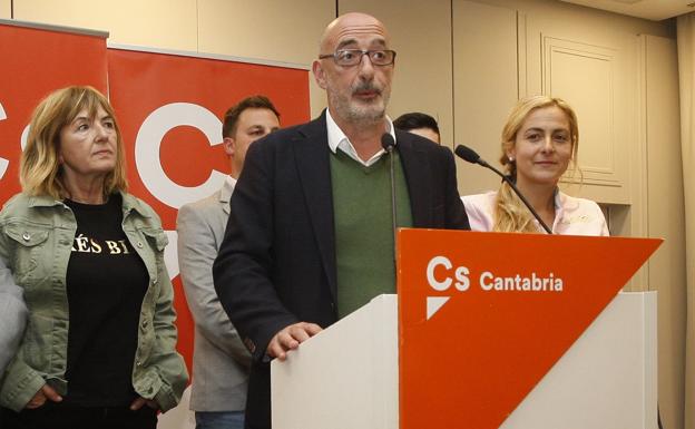 Ciudadanos confirma que no estará en el Gobierno regional y no descarta «ningún escenario» en Santander