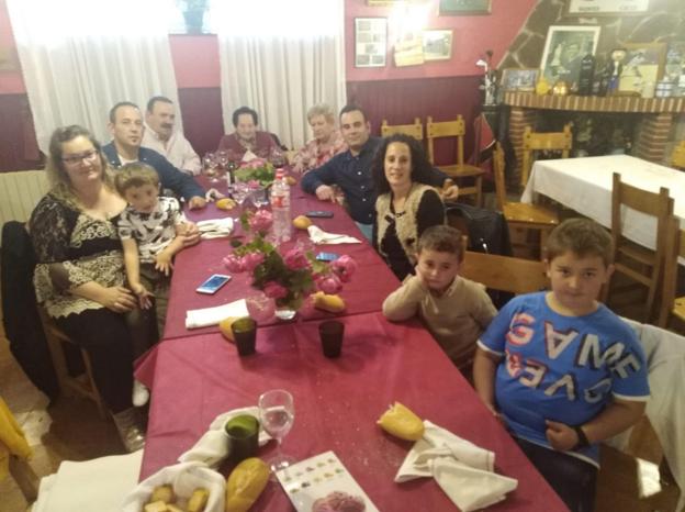 La familia celebra el 102 cumpleaños de la vecina más mayor del valle. :: dm