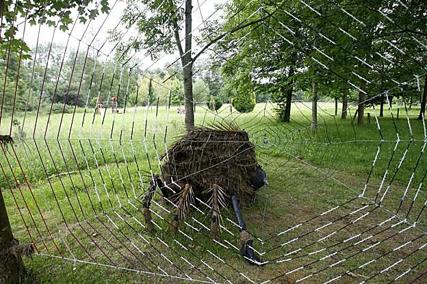Araña gigante junto al río de José Luis Pipo de la Hoz. 
