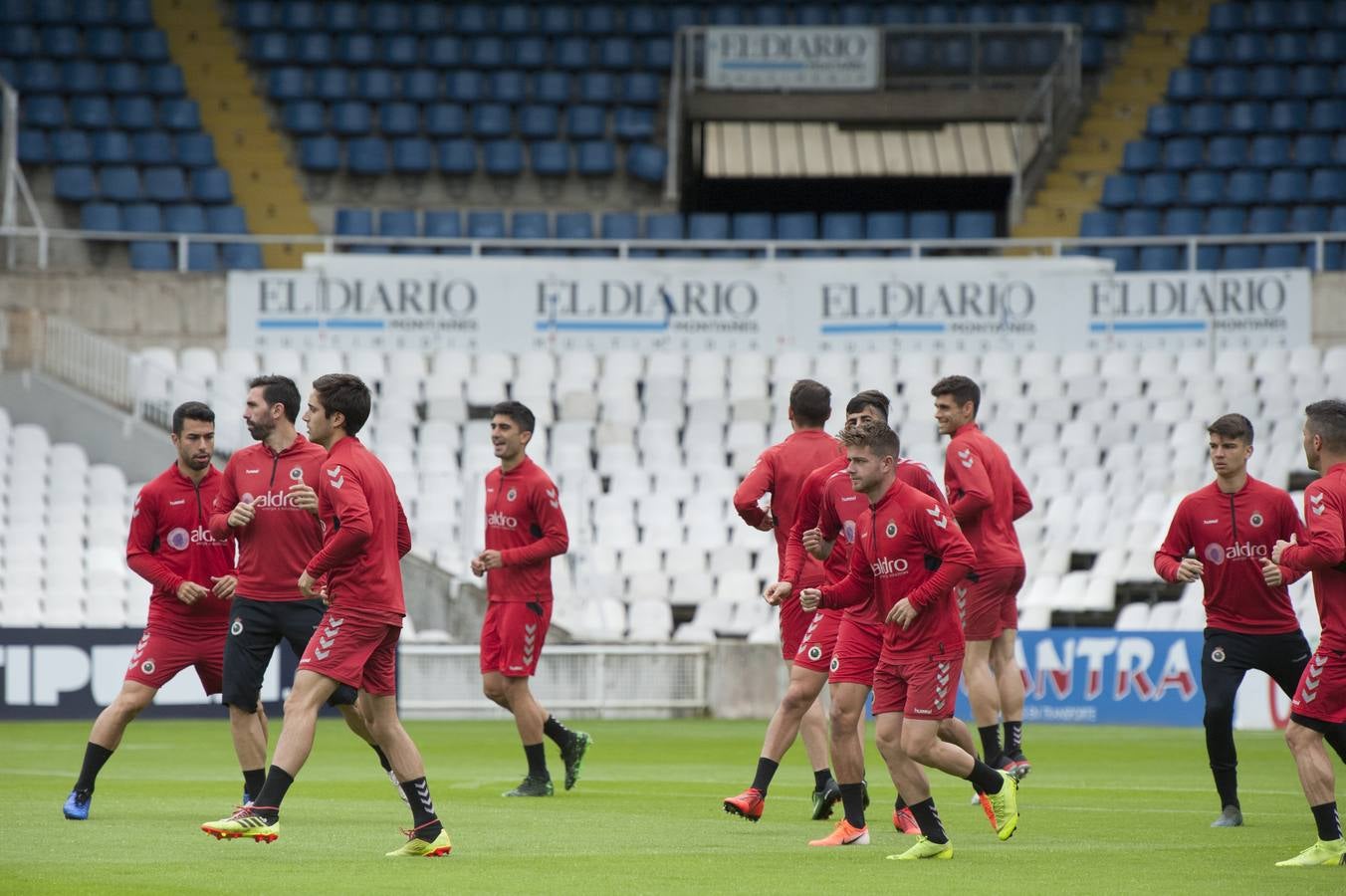 Fotos: Un entrenamiento relajado en los Campos de Sport dell Sardinero