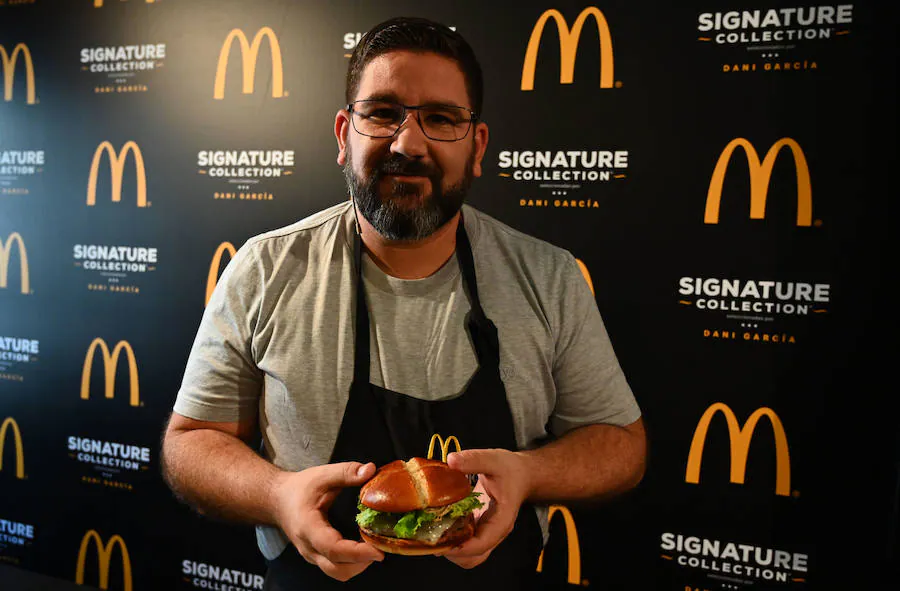 El chef malagueño Dani García refrenda su camino de separación de la alta cocina e inmersión en la más popular con una nueva alianza con una cadena internacional de comida rápida para la que ya creó, no sin polémica, una hamburguesa en 2015