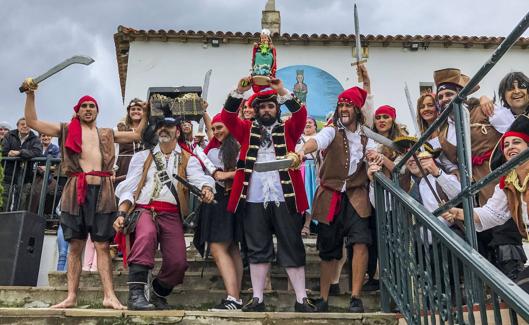 Recreación del desembarco pirata en la fiesta de la Virgen del Mar.