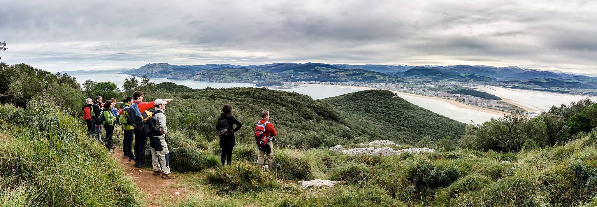 Naturea propone una gran variedad de actividades en las áreas protegidas de Cantabria, con propuestas para todo tipo de públicos y que se adaptan a cada época del año, brindando la posibilidad al visitante de conocer todas las caras de las áreas naturales. Cada una de las áreas protegidas en las que trabajamos dispone de un Centro de Interpretación de referencia desde el que se gestionan tanto itinerarios guiados, actividades de educación ambiental para escolares y trabajos de mantenimiento ambiental en la zona.