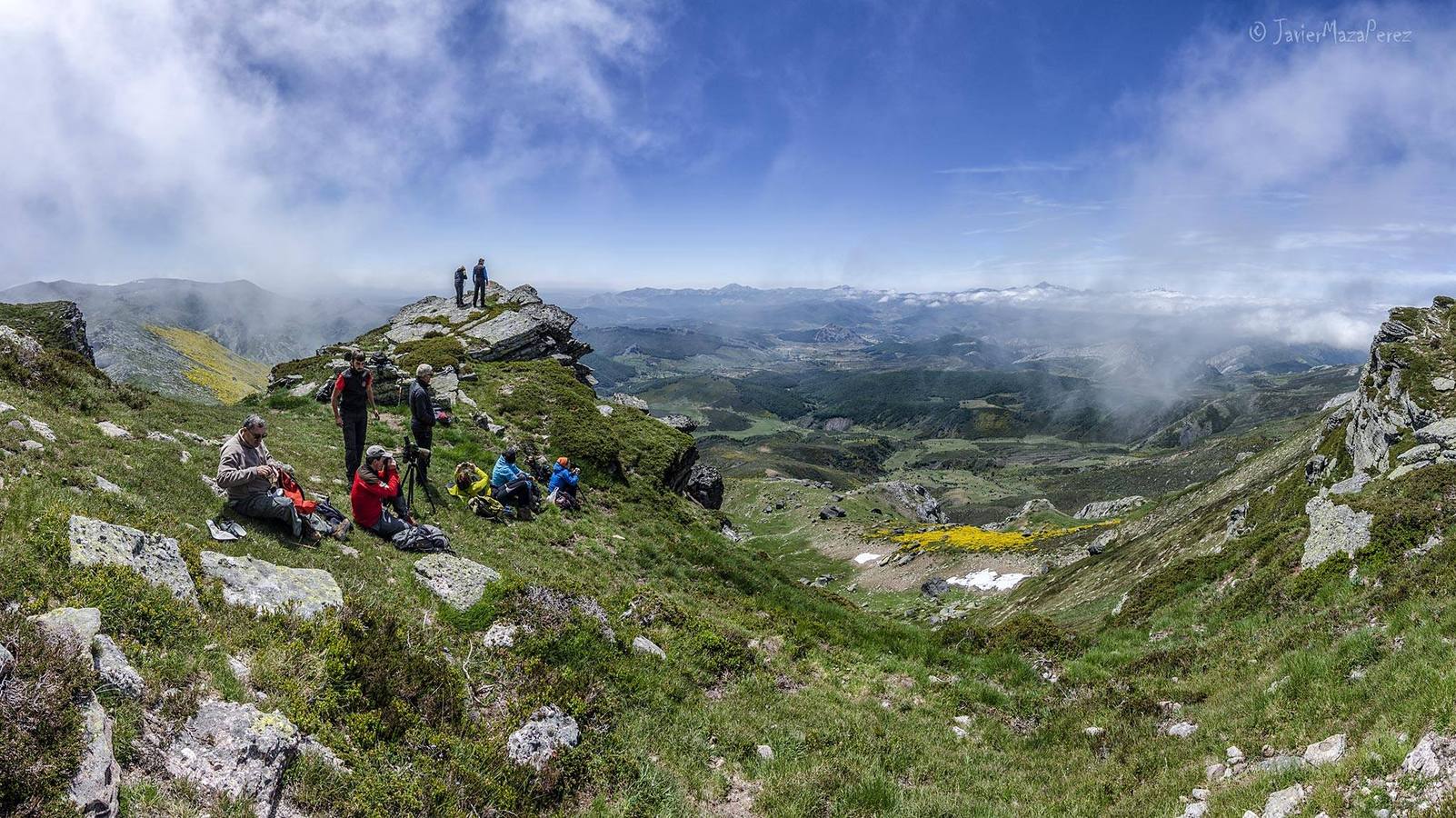 Naturea propone una gran variedad de actividades en las áreas protegidas de Cantabria, con propuestas para todo tipo de públicos y que se adaptan a cada época del año, brindando la posibilidad al visitante de conocer todas las caras de las áreas naturales. Cada una de las áreas protegidas en las que trabajamos dispone de un Centro de Interpretación de referencia desde el que se gestionan tanto itinerarios guiados, actividades de educación ambiental para escolares y trabajos de mantenimiento ambiental en la zona.