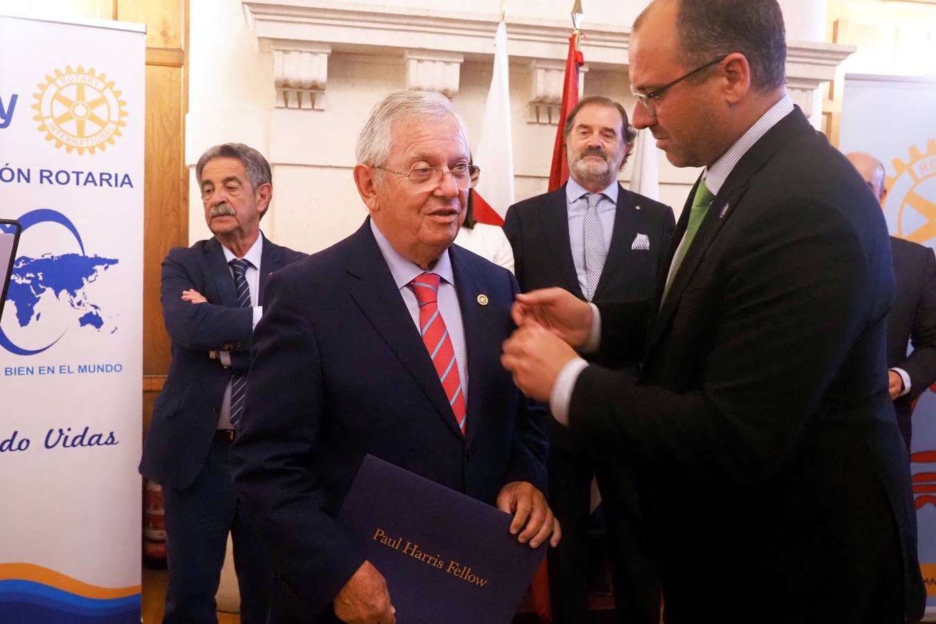 Fotos: Fernando Jáuregui recibe el III Premio Rotario a la Prensa de Cantabria