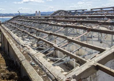 Imagen secundaria 1 - Movimento de tierras y desmonte en torno al edificio. El objetivo ideal es que la edificación cuando se abra al público quede exenta y pueda planificarse un recorrido peatonal en su perímetro. El acceso principal, frente al Palacio de Festivales, contará con una pequeña plazoleta.