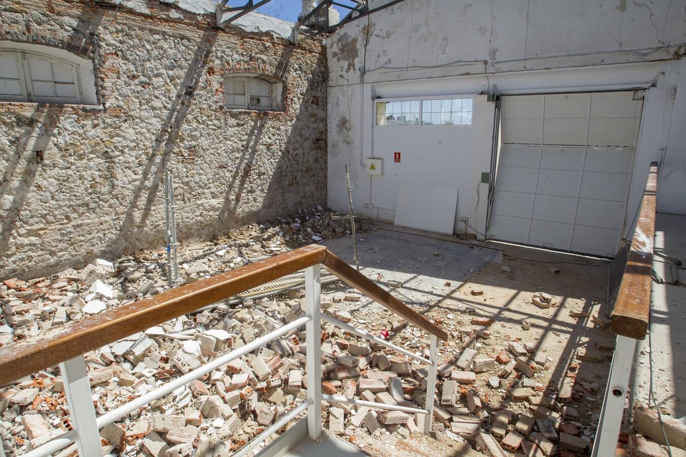 Fotos: Las obras en las naves de Gamazo desnudan los muros y cerchas de la edificación que acogerá la sede de Enaire