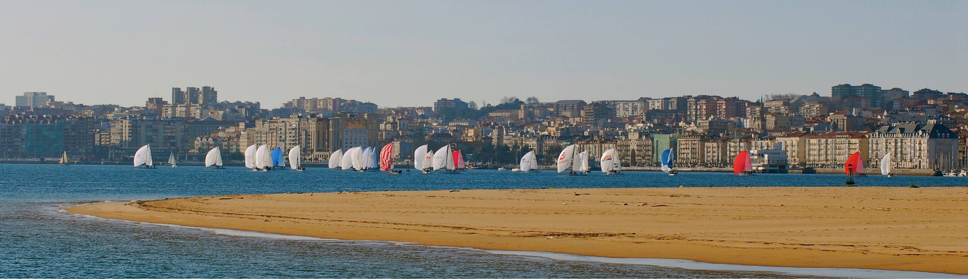 La flota de J80, en una regata celebrada en Santander