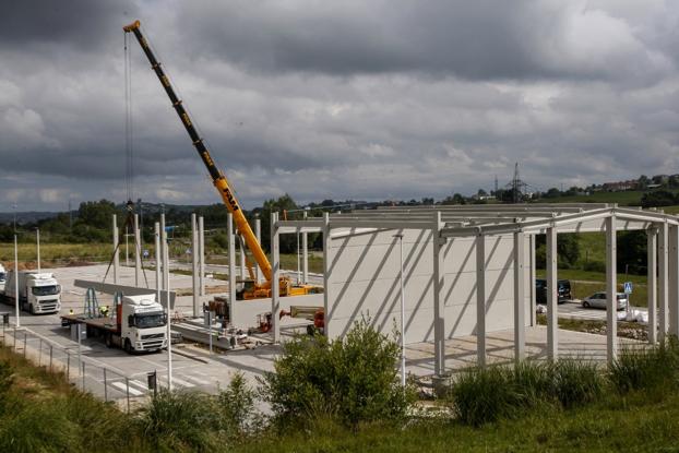 La obra se ejecuta en uno de los extremos del polígono industrial y es realizada por Siec.